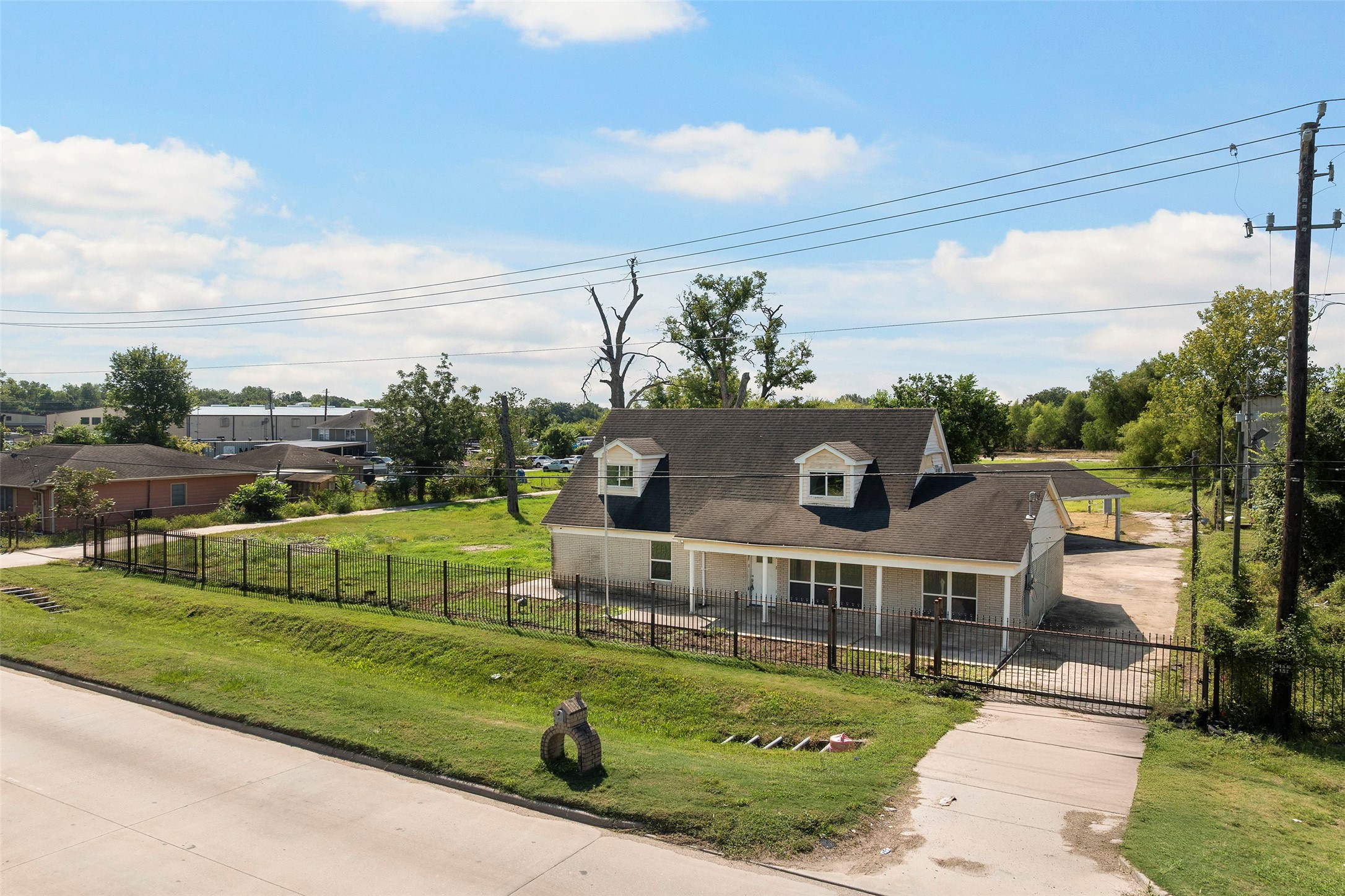 822 Aldine Mail Rte Road Houston, TX 77037 - Photo 21 of 44 a view of house with a big yard