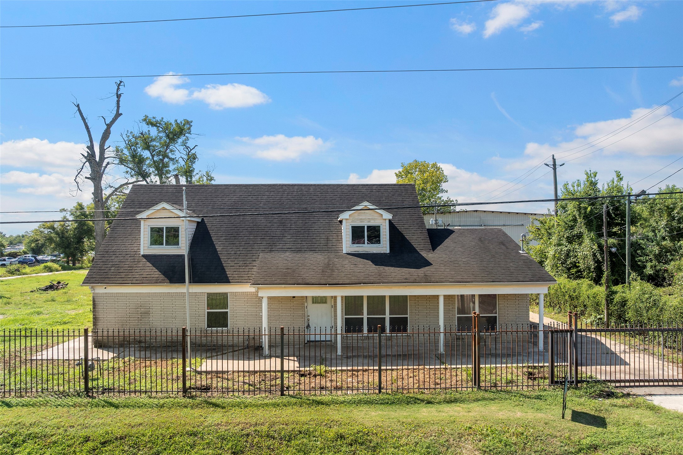 822 Aldine Mail Rte Road Houston, TX 77037 - Photo 22 of 44 a front view of a house with garden