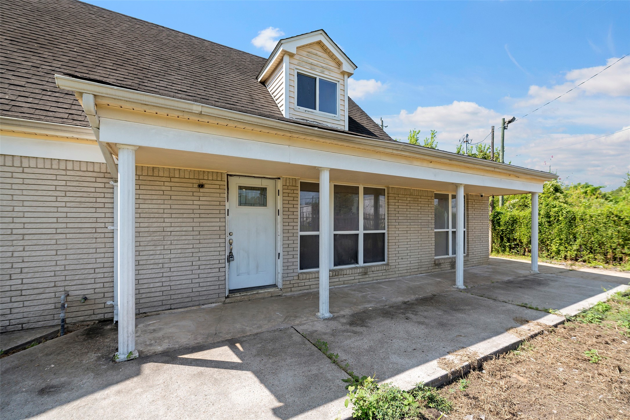822 Aldine Mail Rte Road Houston, TX 77037 - Photo 23 of 44 a front view of a house with a porch