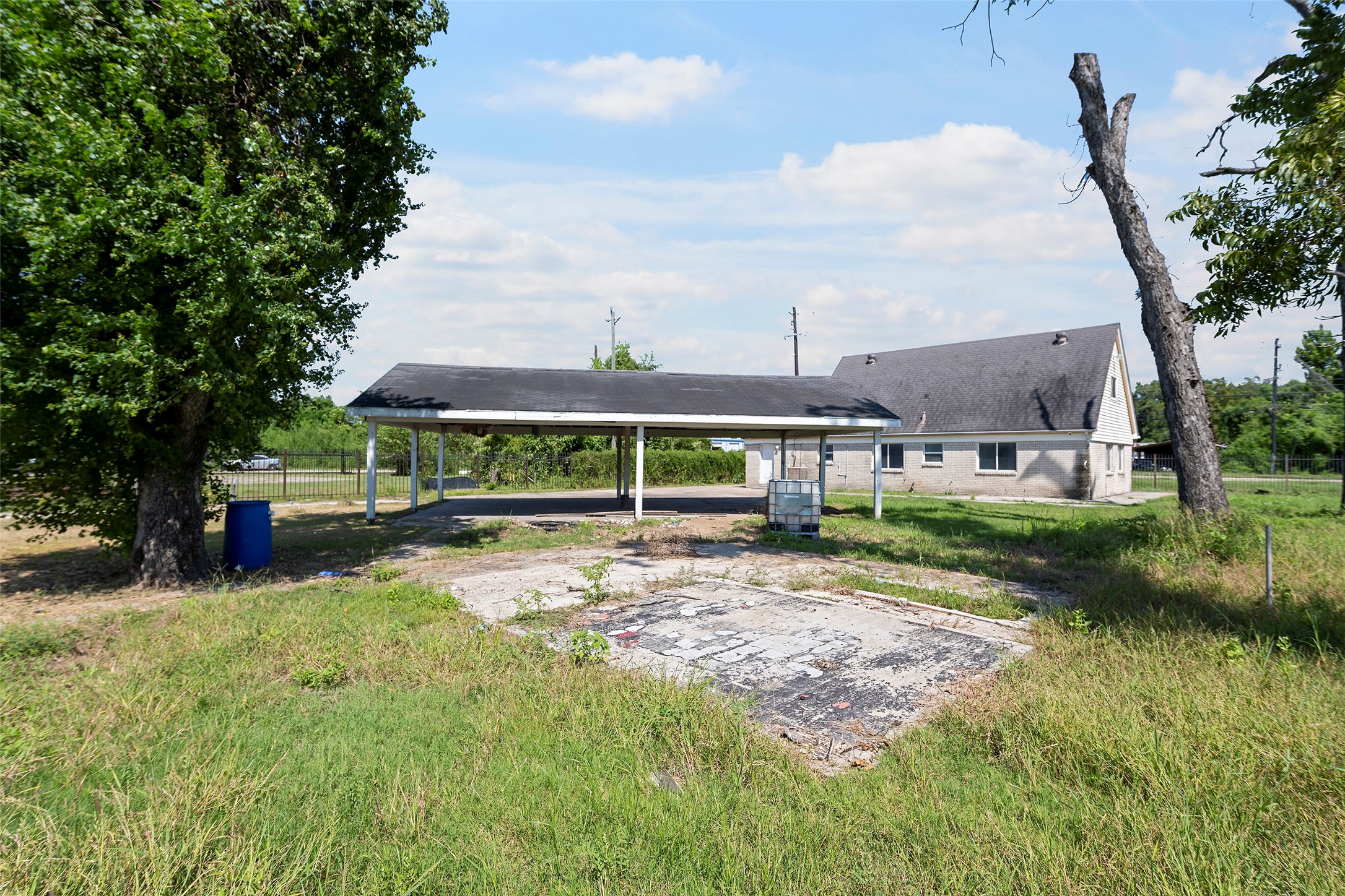822 Aldine Mail Rte Road Houston, TX 77037 - Photo 29 of 44 a view of a house with a yard porch and sitting area