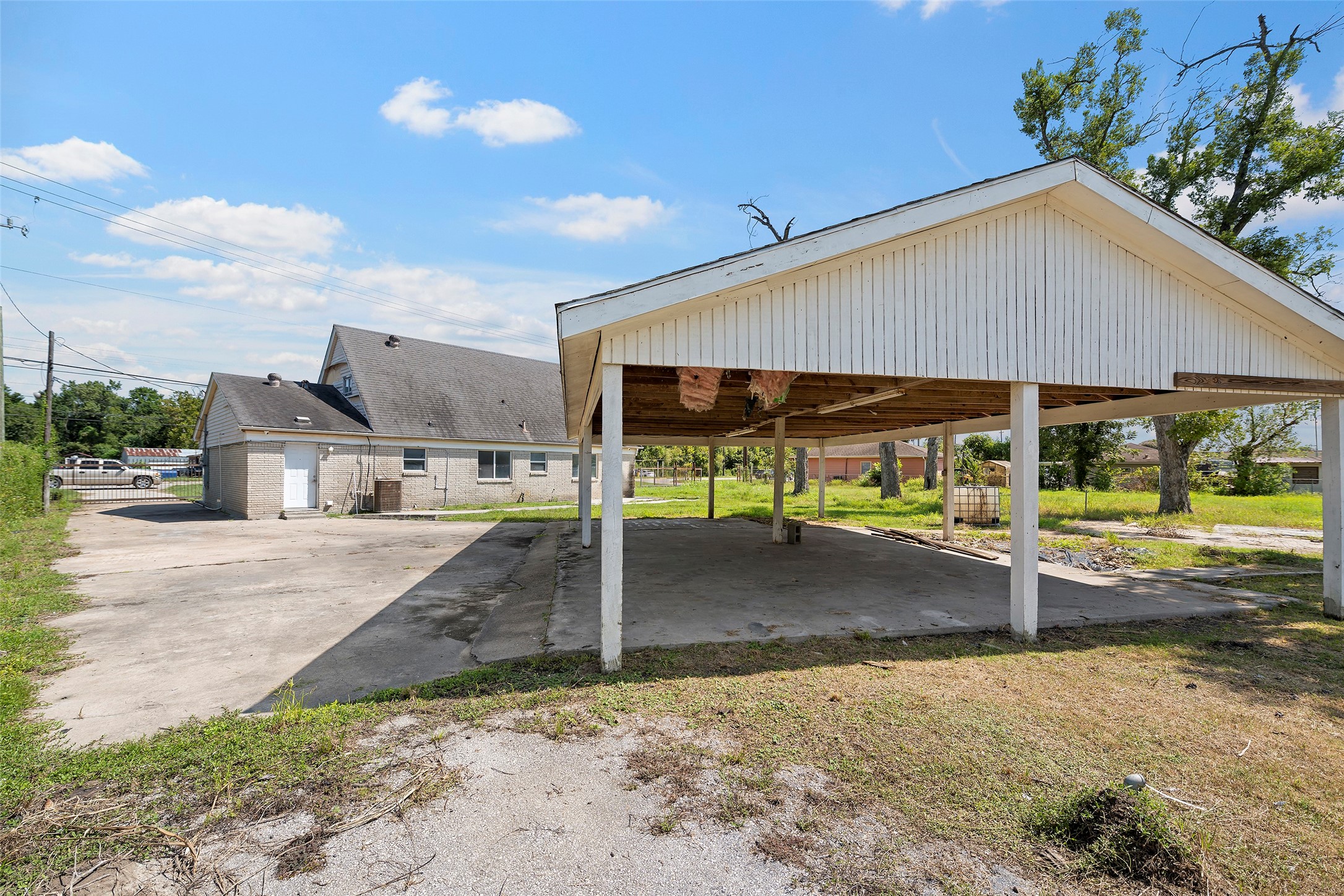 822 Aldine Mail Rte Road Houston, TX 77037 - Photo 30 of 44 a view of a house with backyard and sitting area
