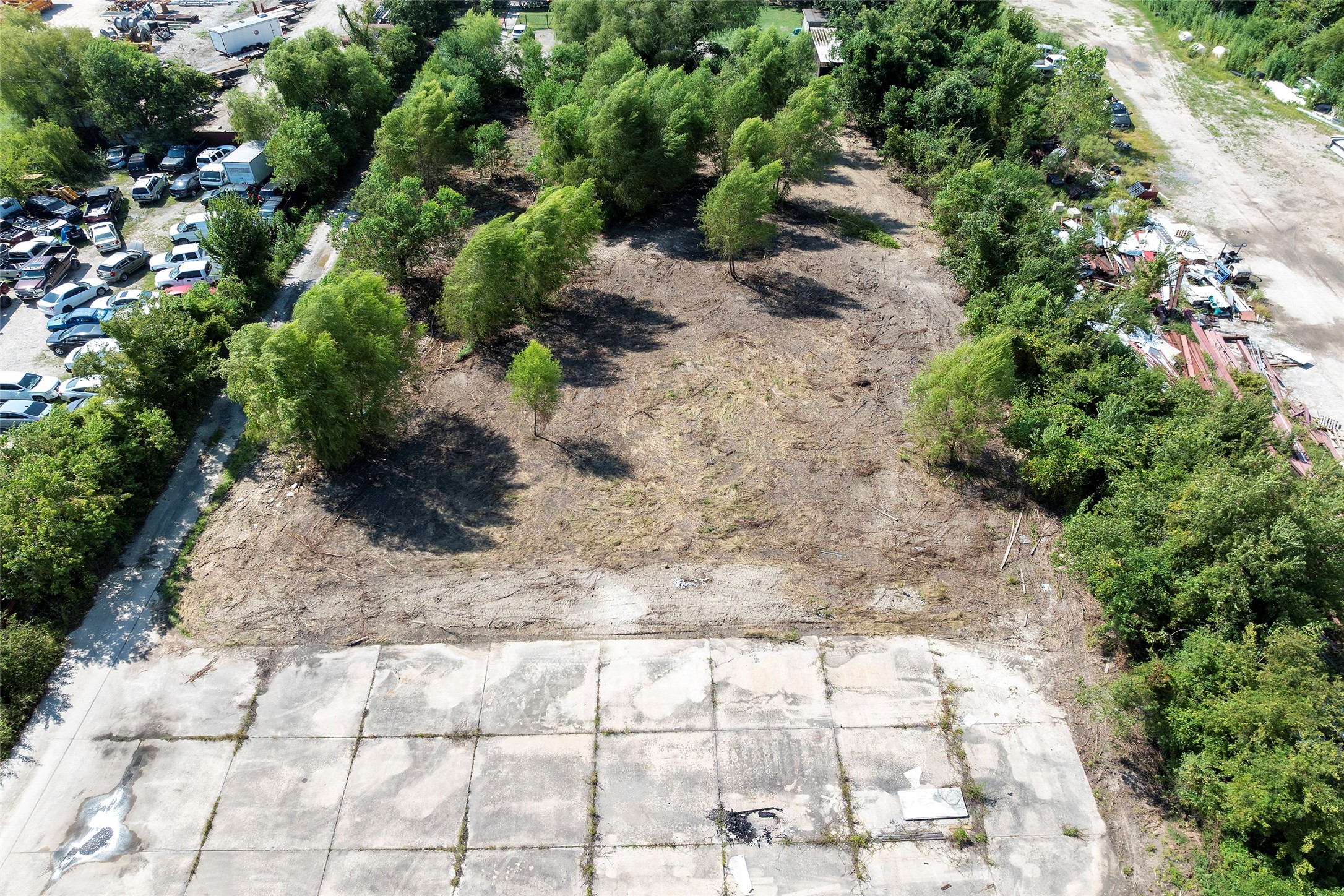 822 Aldine Mail Rte Road Houston, TX 77037 - Photo 9 of 44 a view of a yard with plants