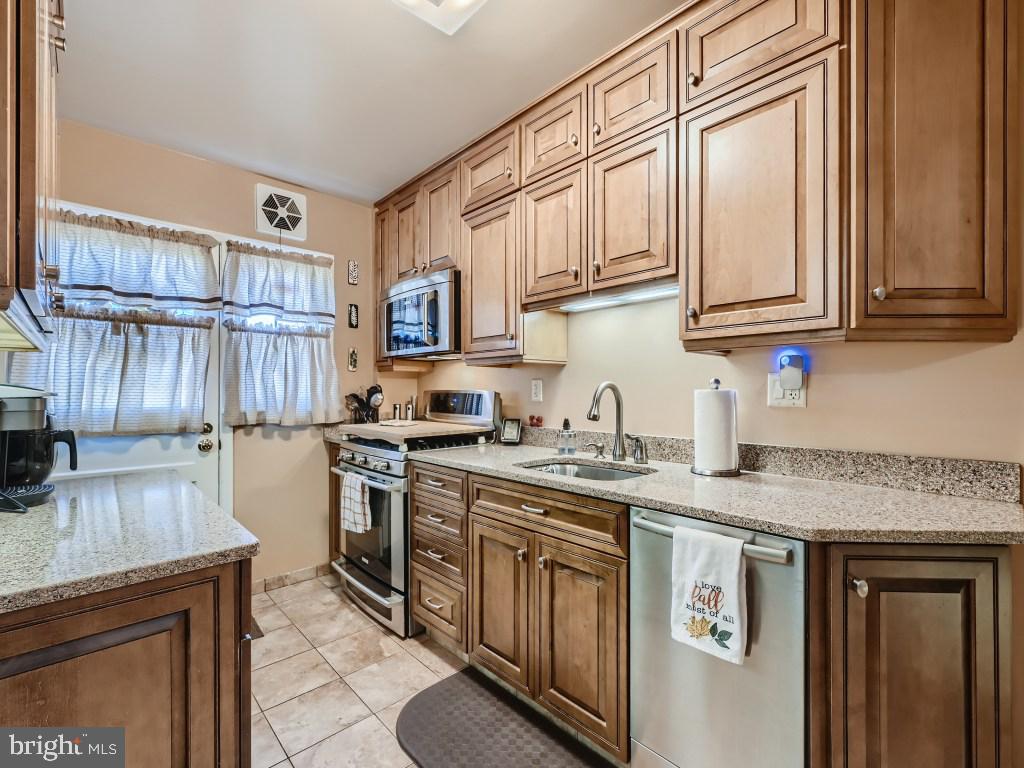 2708 Kirkleigh Road Dundalk, MD 21222 - Photo 11 of 33