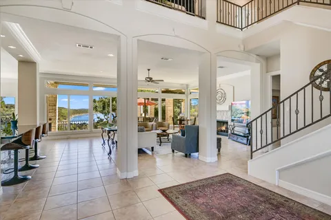 a view of lobby with livingroom