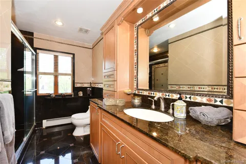 $1,699,998 | 3 Joy Drive, Manhasset Hills, NY 11040