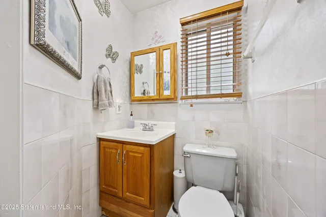 $819,999 | 8 Carpenter Avenue | New Springville