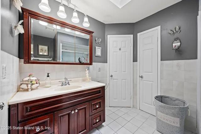 $819,999 | 8 Carpenter Avenue | New Springville