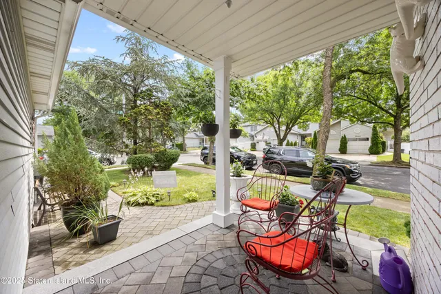 $819,999 | 8 Carpenter Avenue | New Springville