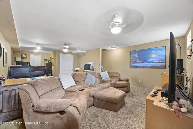 $819,999 | 8 Carpenter Avenue | New Springville