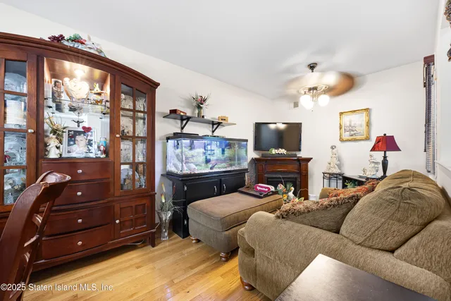 $819,999 | 8 Carpenter Avenue | New Springville