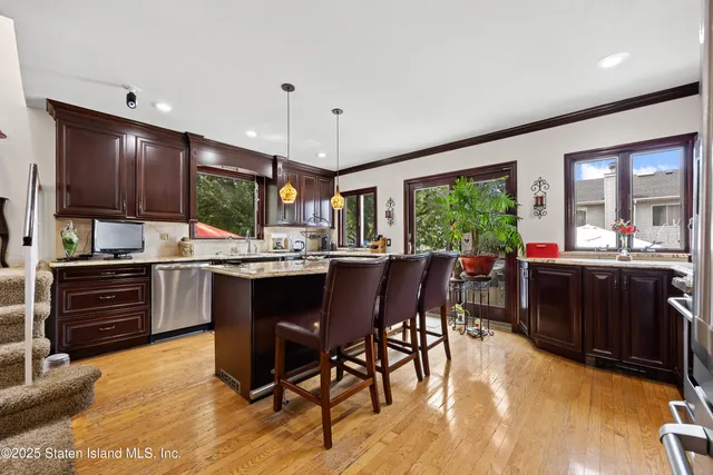 $819,999 | 8 Carpenter Avenue | New Springville