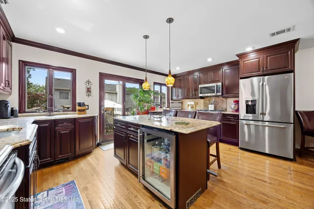 $819,999 | 8 Carpenter Avenue | New Springville