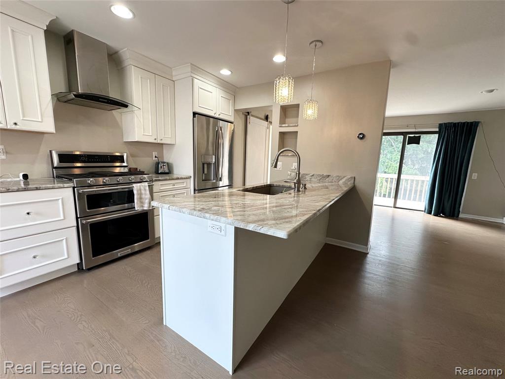 410 Willow Grove Lane Rochester Hills, MI 48307 - Photo 4 of 37