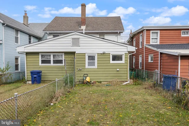 a black and white photo of a picture