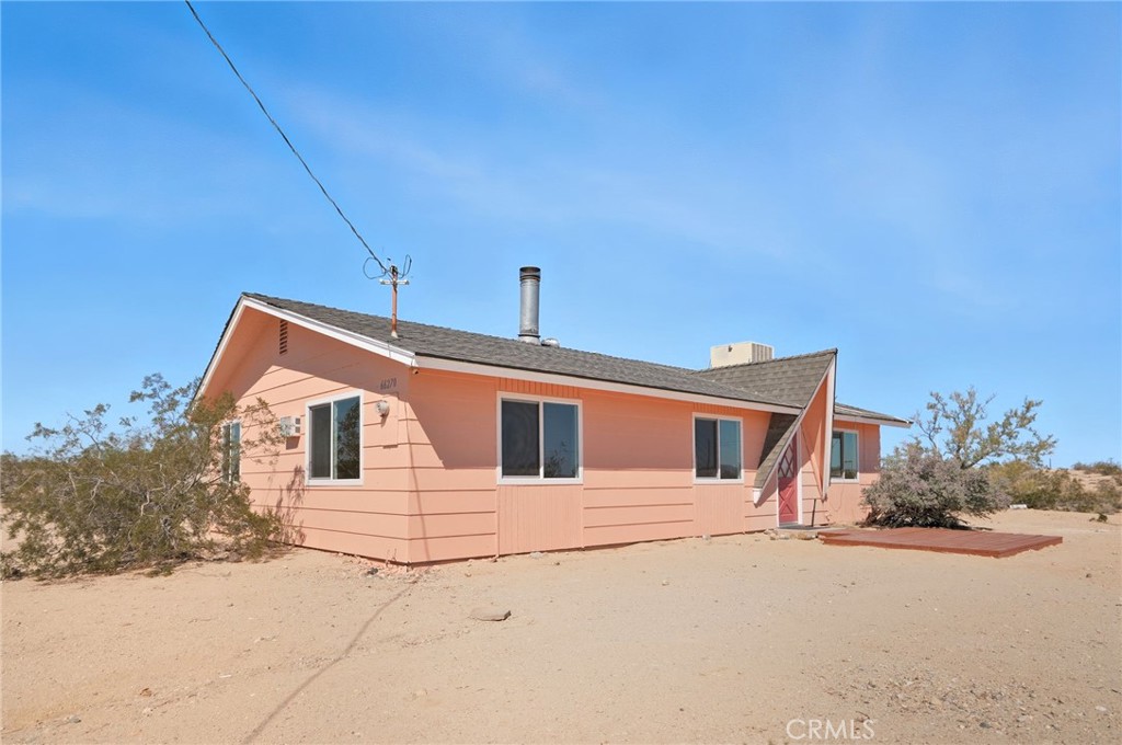 66270 Brant Crossing Road Joshua Tree, CA 92252 - Photo 18 of 46 a white house with a large tree in front of it
