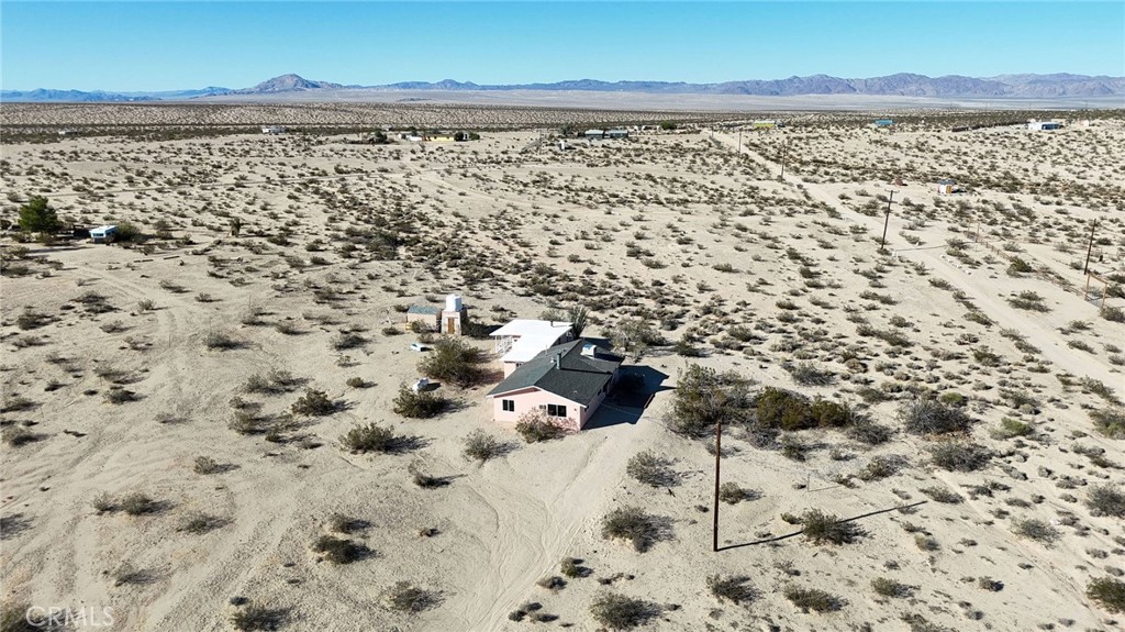 66270 Brant Crossing Road Joshua Tree, CA 92252 - Photo 36 of 46 a bathroom with a bathtub and shower