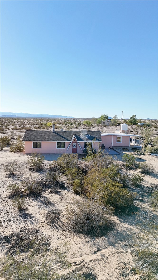 66270 Brant Crossing Road Joshua Tree, CA 92252 - Photo 45 of 46 a view of a dry yard with wooden fence