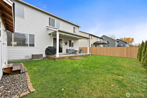 a view of a back yard of the house