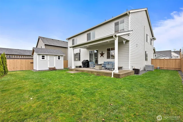 a view of a house with backyard