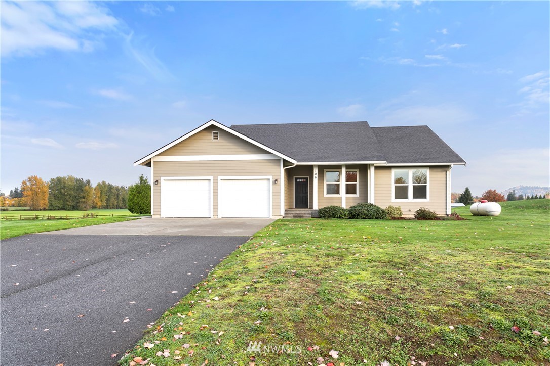 106 Ridgeview Street Sumas, WA 98295 - Photo 1 of 31 a front view of a house with a yard