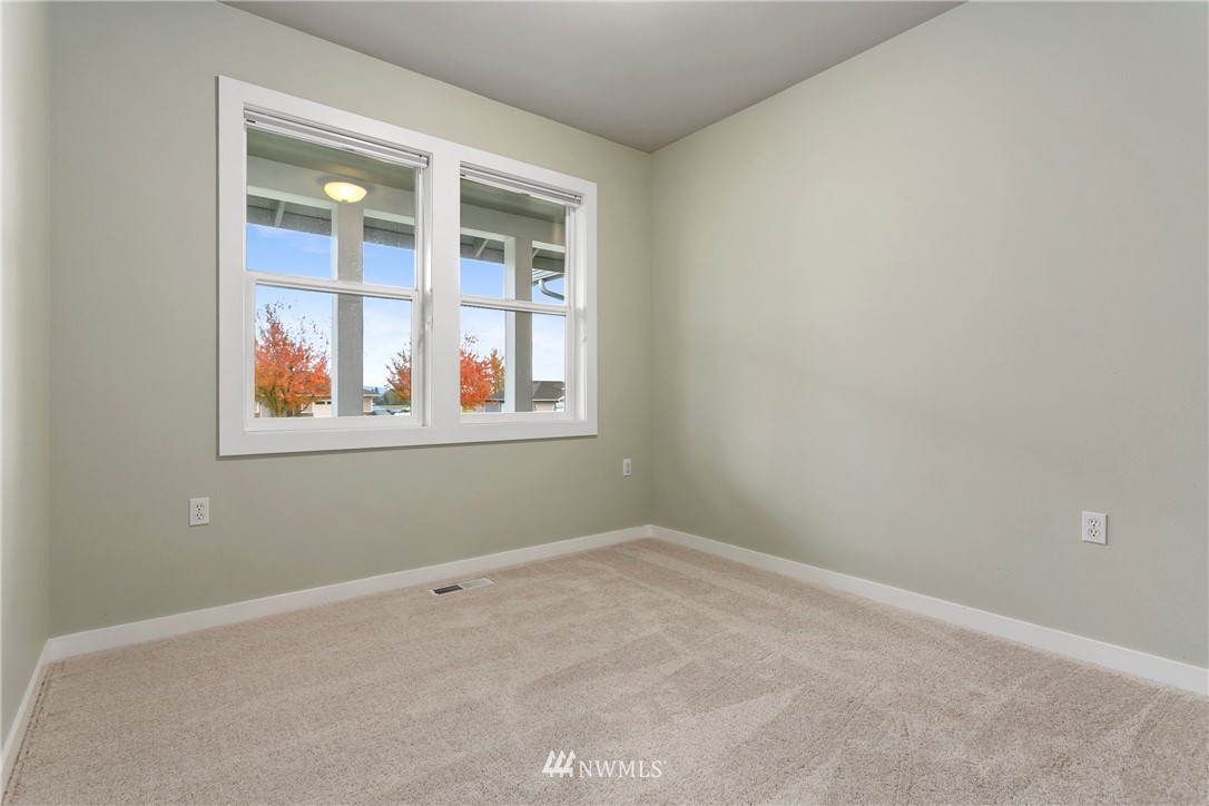 106 Ridgeview Street Sumas, WA 98295 - Photo 12 of 31 an empty room with a window