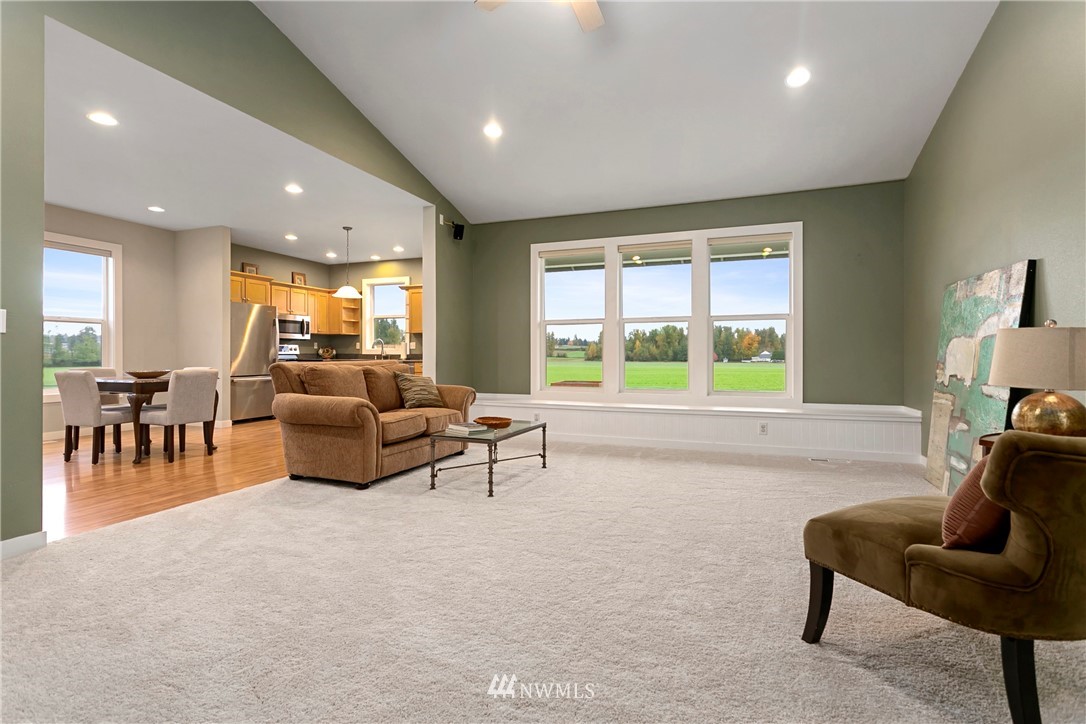 106 Ridgeview Street Sumas, WA 98295 - Photo 15 of 31 a living room with furniture and a large window
