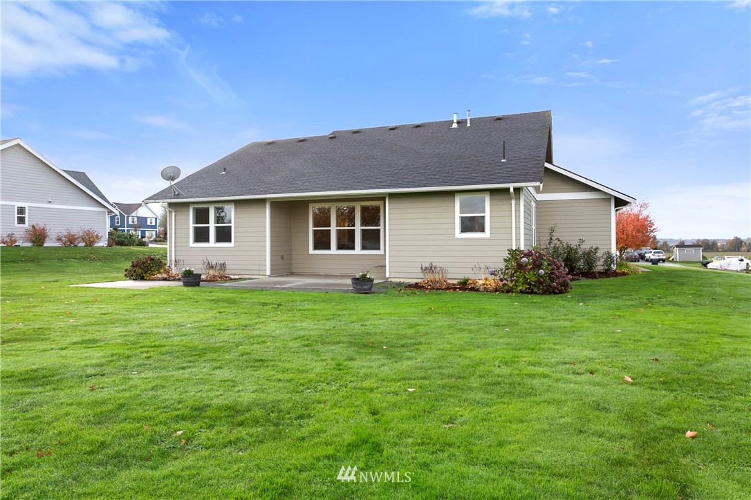 106 Ridgeview Street Sumas, WA 98295 - Photo 30 of 31 a front view of house with yard and green space