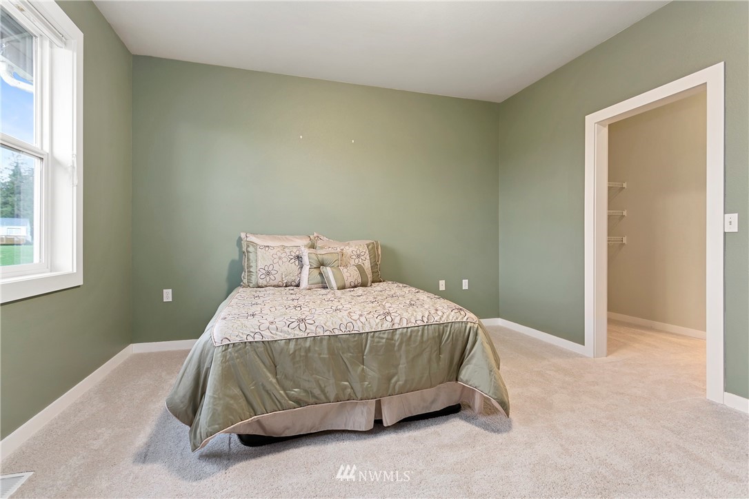 106 Ridgeview Street Sumas, WA 98295 - Photo 4 of 31 a bedroom with a bed and window