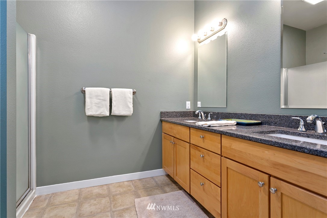 106 Ridgeview Street Sumas, WA 98295 - Photo 8 of 31 a bathroom with a sink and a mirror