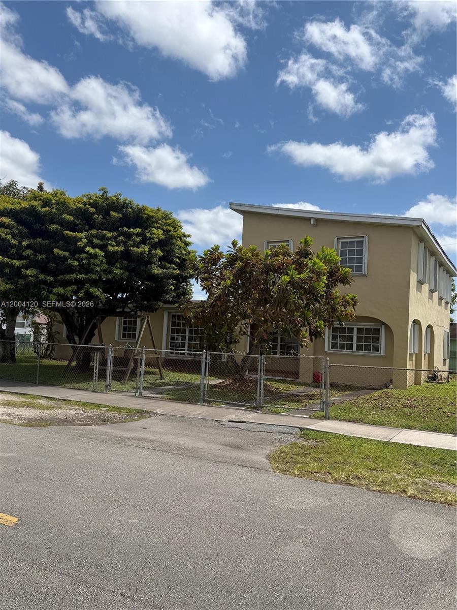 10910 Southwest 40th Street Miami, FL 33165 - Photo 23 of 40