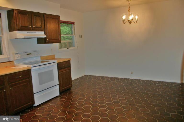 2000 Valley Road Annapolis, MD 21401 - Photo 13 of 17 Breakfast Area