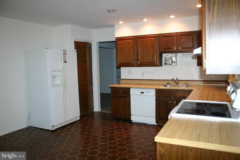 2000 Valley Road Annapolis, MD 21401 - Photo 14 of 17 Kitchen #3