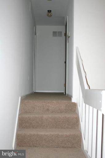 2000 Valley Road Annapolis, MD 21401 - Photo 8 of 17 Hallway