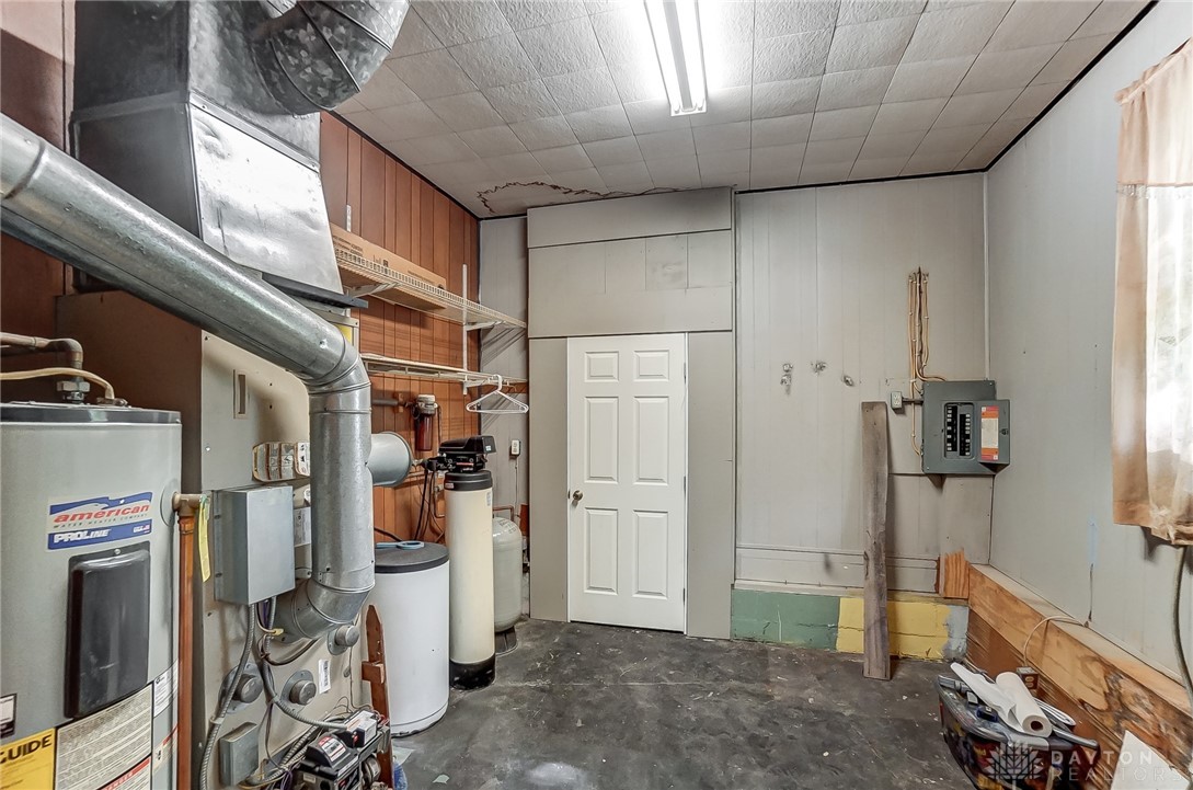 2318 Cottingham Road North Springfield, OH 45502 - Photo 12 of 30 Laundry/mudroom
