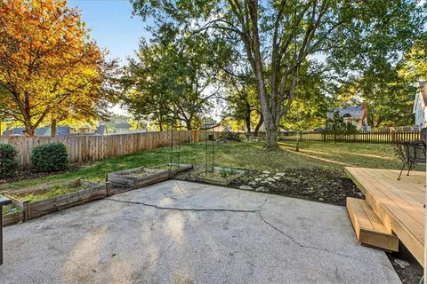 $365,000 | 1029 Northeast Trailwood Drive, Lee's Summit, MO 64086