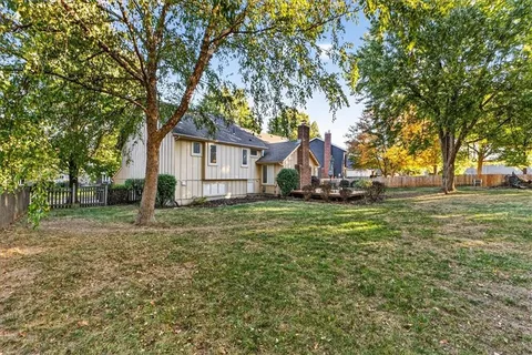 $365,000 | 1029 Northeast Trailwood Drive, Lee's Summit, MO 64086