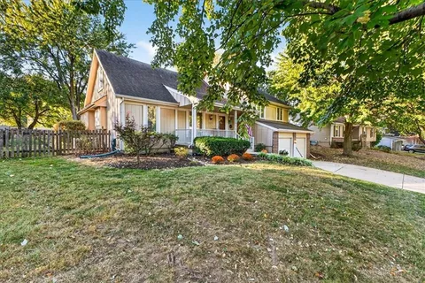 $365,000 | 1029 Northeast Trailwood Drive, Lee's Summit, MO 64086