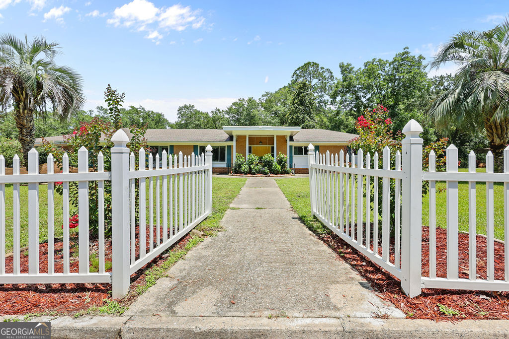412 Pierce Street Jesup, GA 31545 - Photo 6 of 62