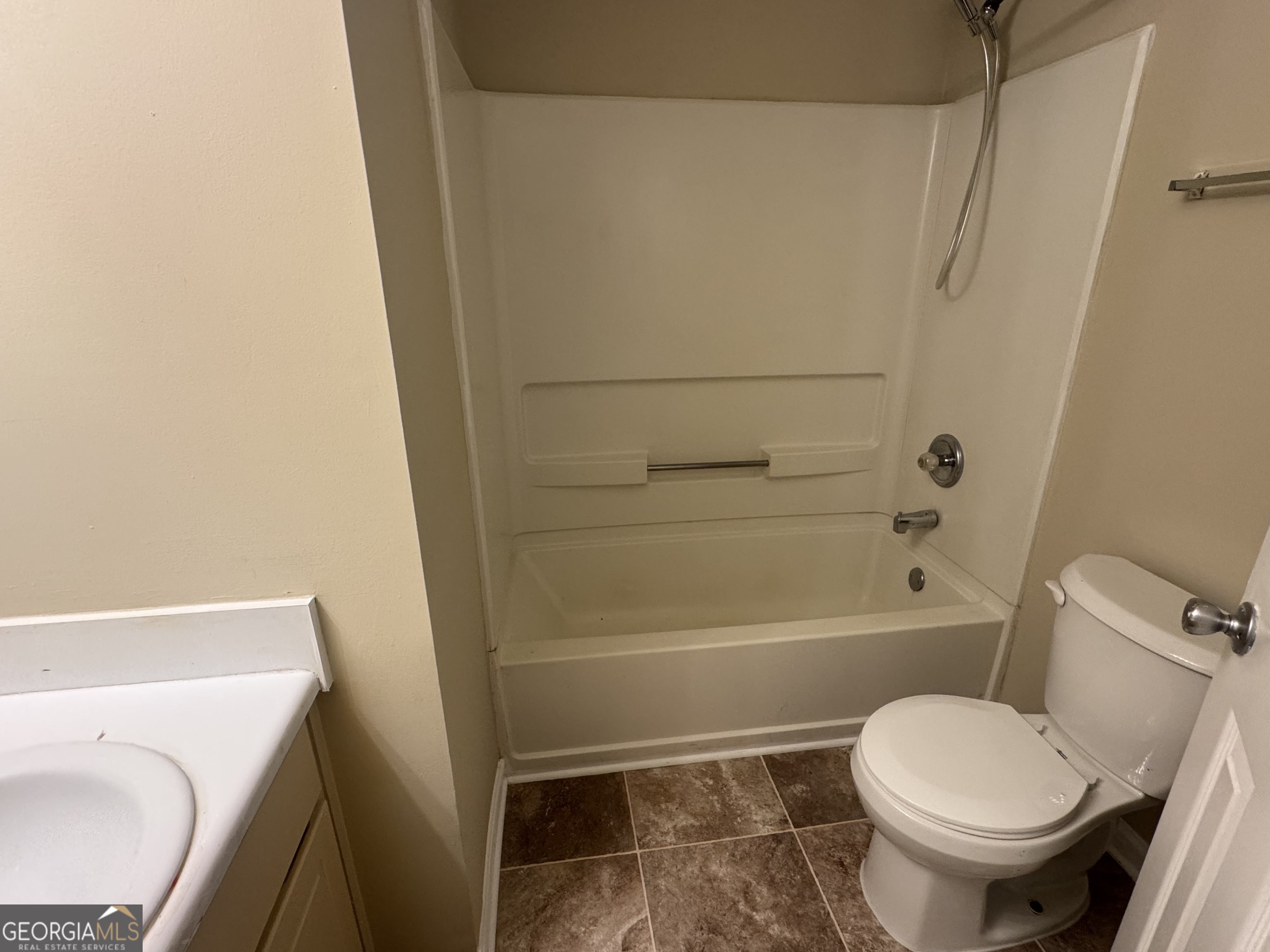 116 Pointe Court Griffin, GA 30224 - Photo 16 of 17 a bathroom with a toilet and a bathtub