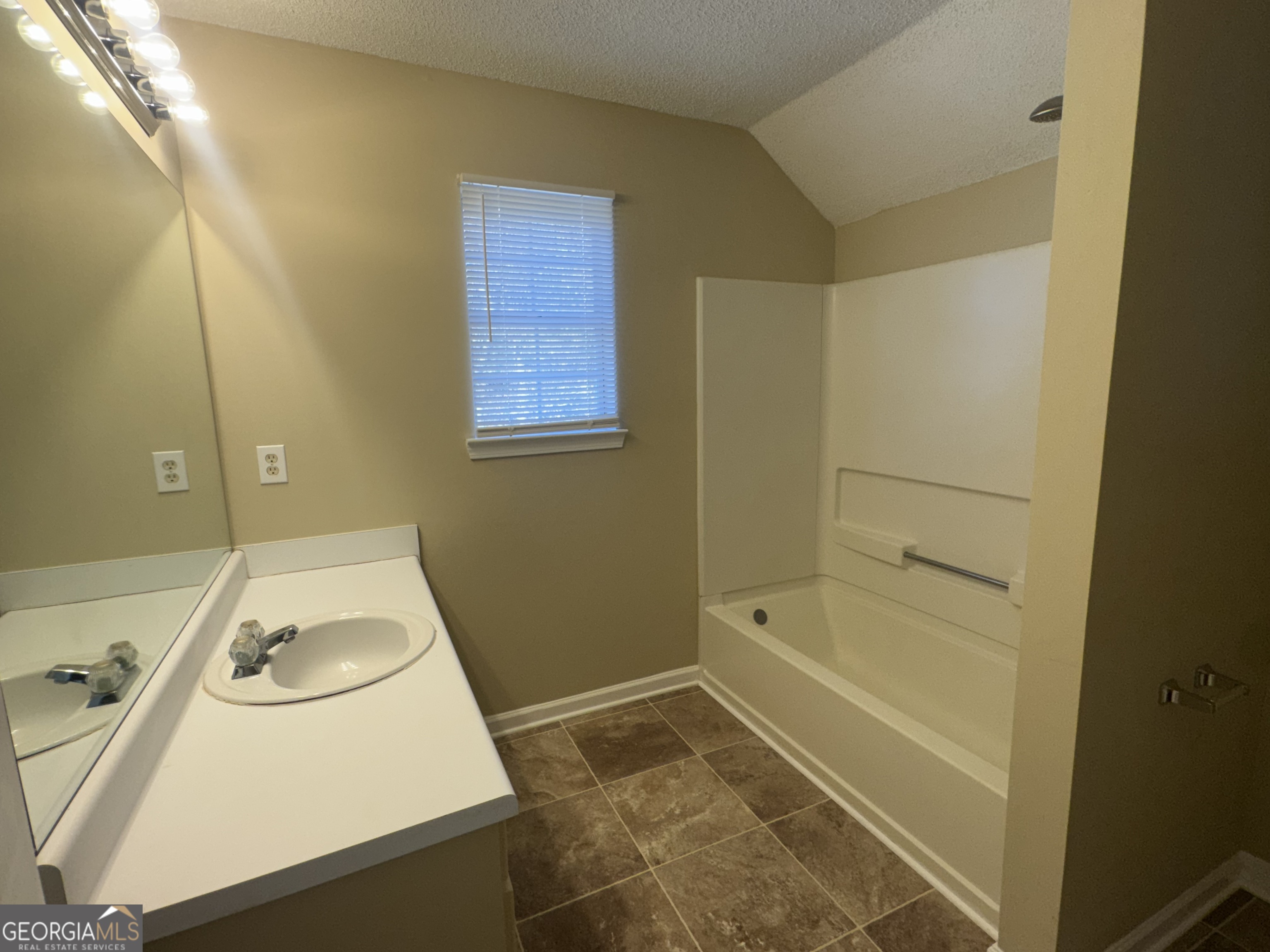 116 Pointe Court Griffin, GA 30224 - Photo 10 of 17 a bathroom with a sink and a bathtub