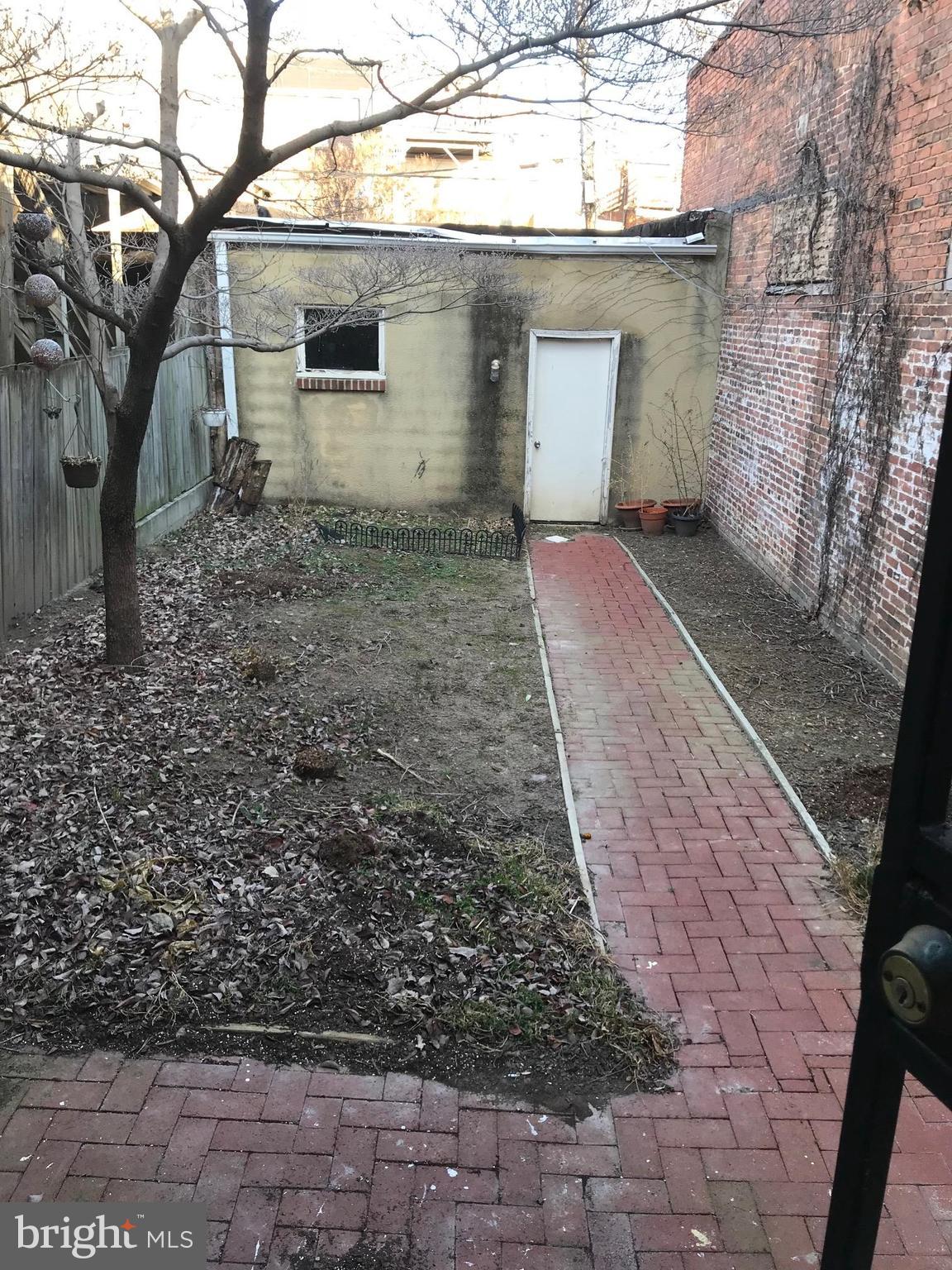 816 West Lombard Street Baltimore, MD 21201 - Photo 2 of 28 Detached One Car Garage with Great Outdoor Space