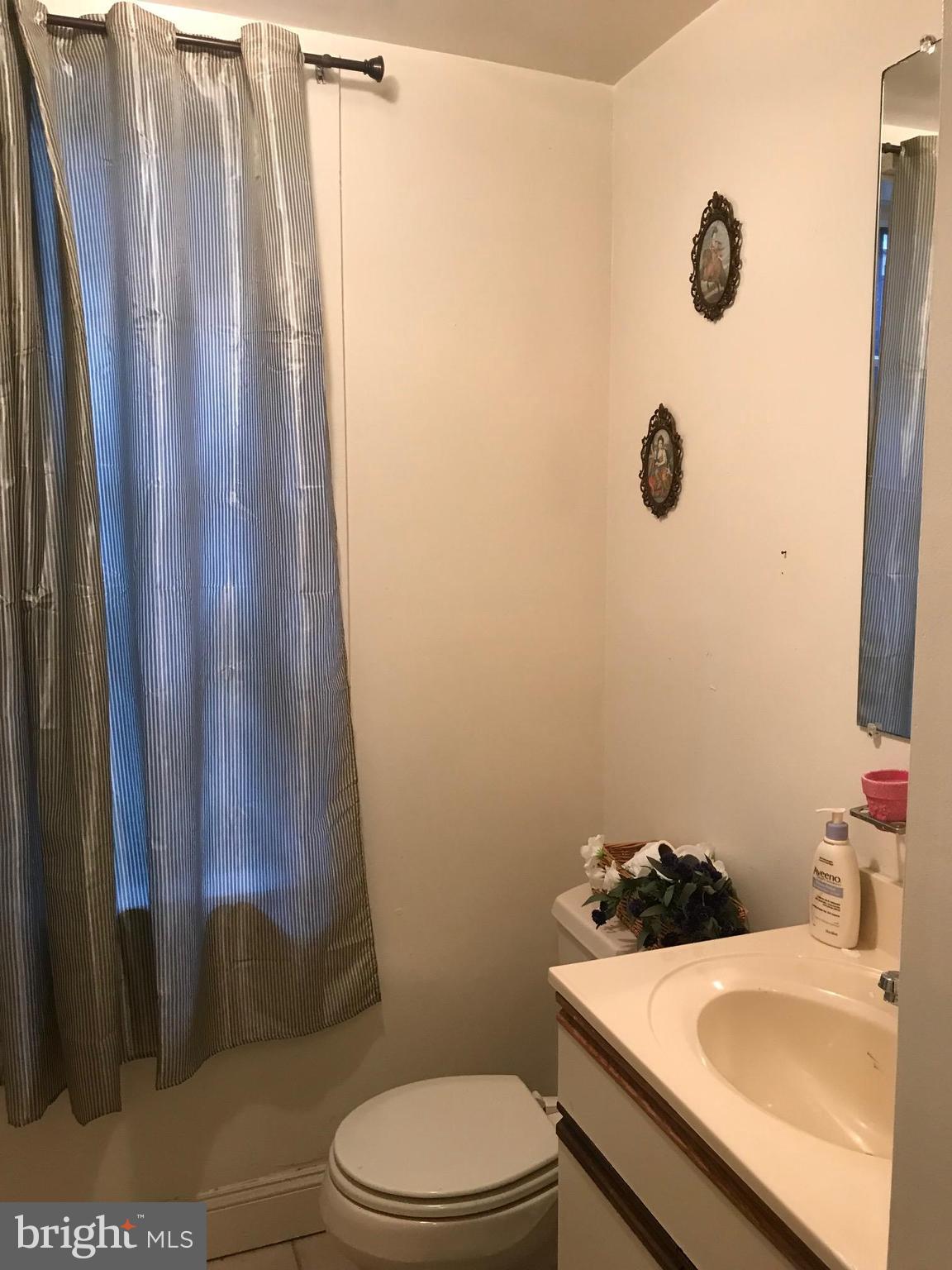 816 West Lombard Street Baltimore, MD 21201 - Photo 12 of 28 Half Bathroom on Main Floor