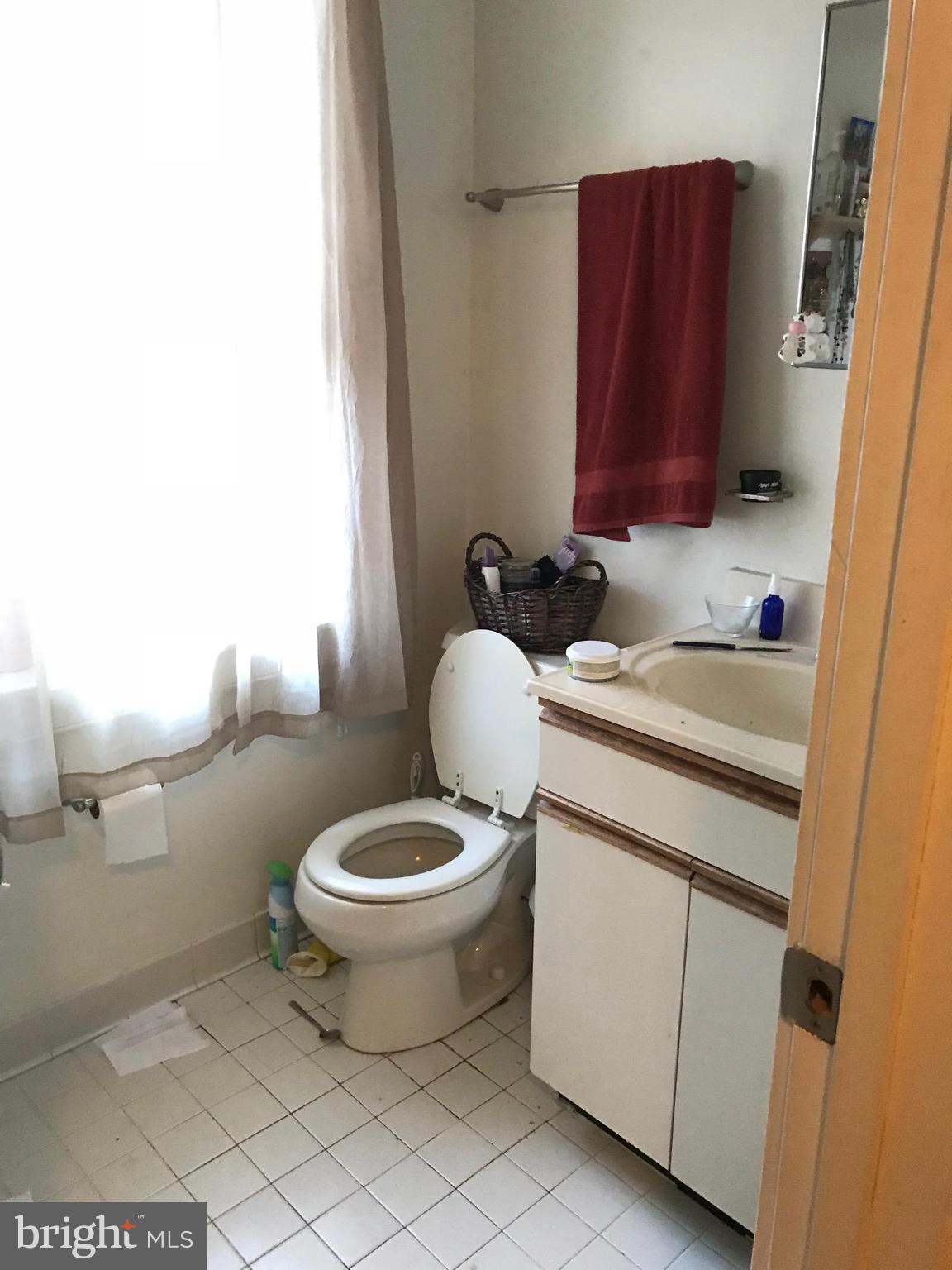 816 West Lombard Street Baltimore, MD 21201 - Photo 16 of 28 Ceramic Tile Master Bathroom