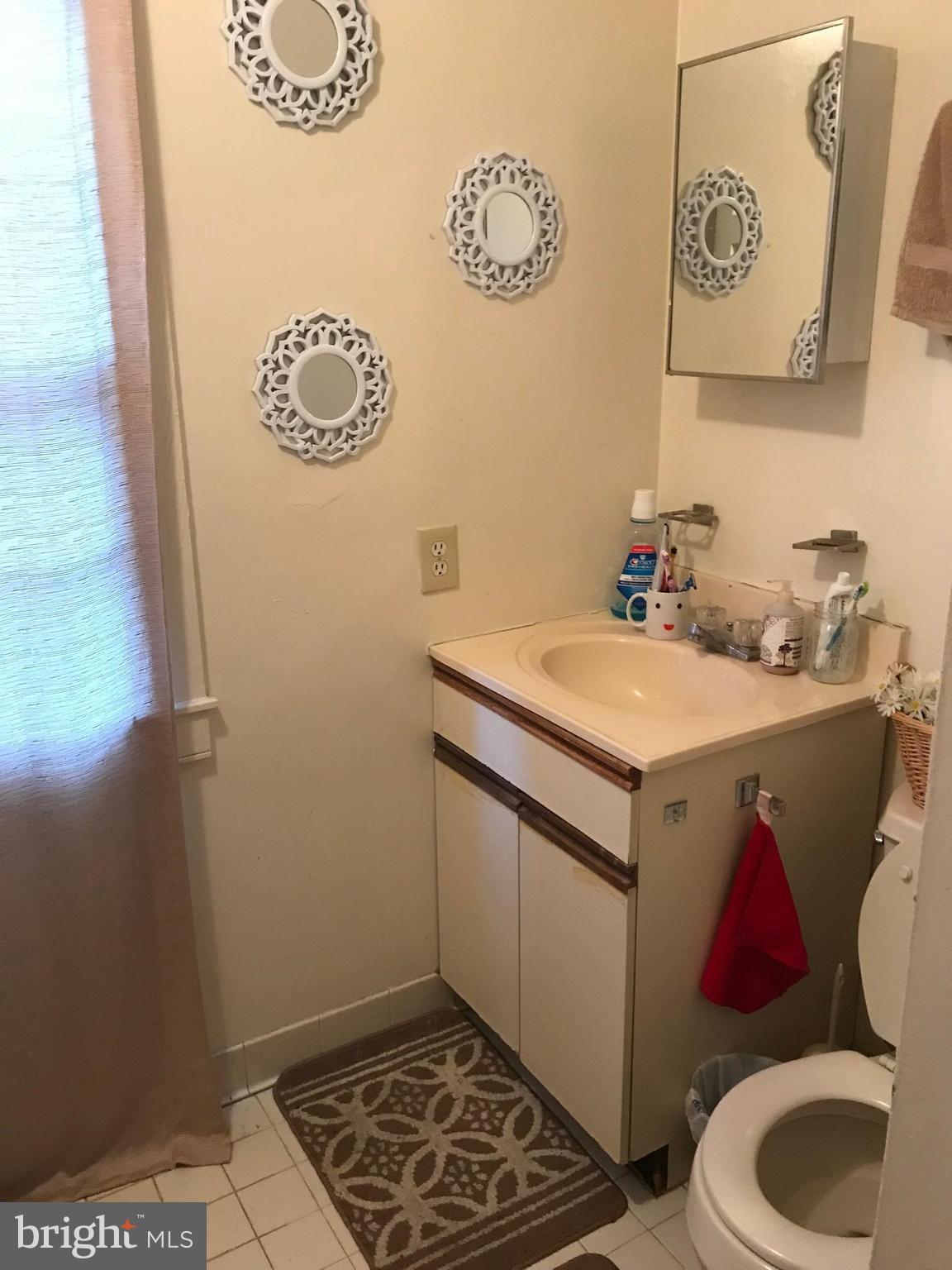 816 West Lombard Street Baltimore, MD 21201 - Photo 21 of 28 Bath on Upper Level 1 - Shared by 2 Bedrooms