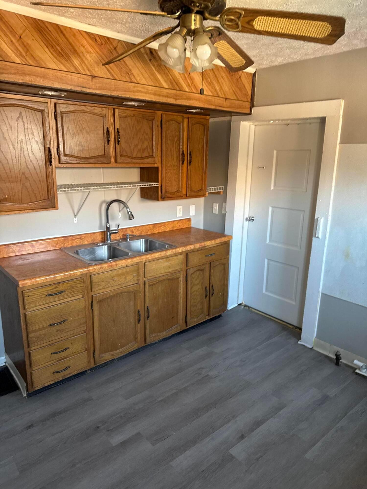 2499 Howey Road Columbus, OH 43211 - Photo 2 of 13 eat in kitchen
