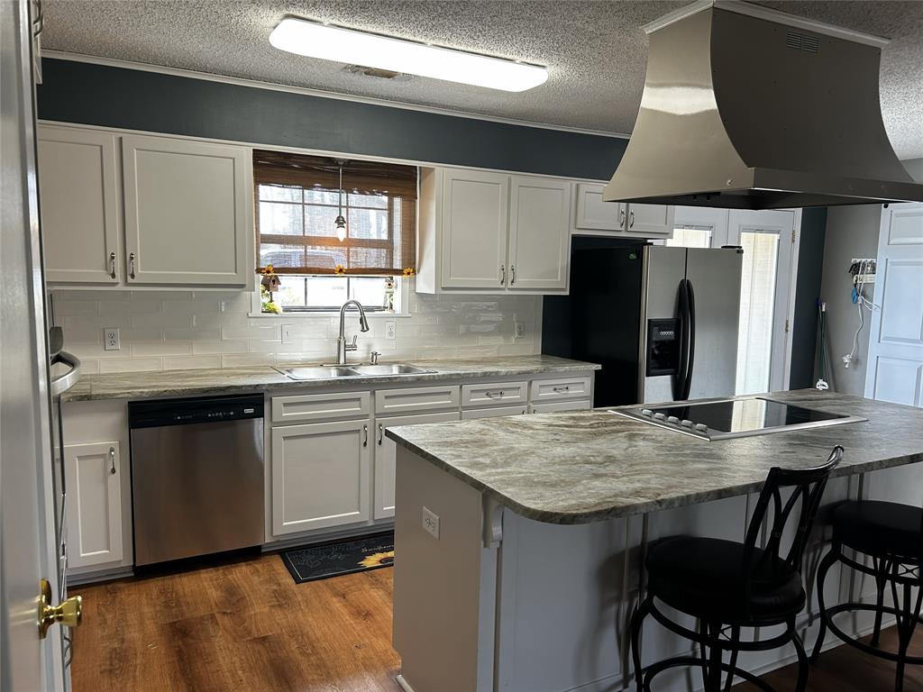 8850 Highway 1200 Boyce, LA 71409 - Photo 5 of 23 a kitchen with stainless steel appliances granite countertop a stove a sink and a refrigerator