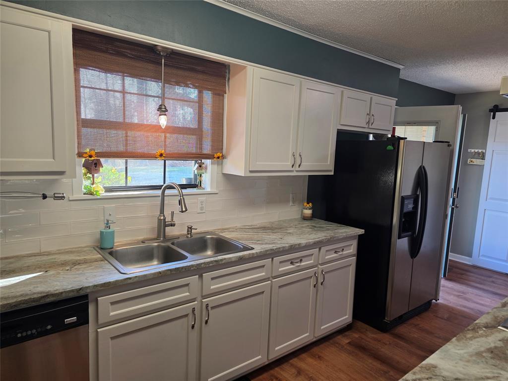 8850 Highway 1200 Boyce, LA 71409 - Photo 6 of 23 a kitchen with a sink a refrigerator and window