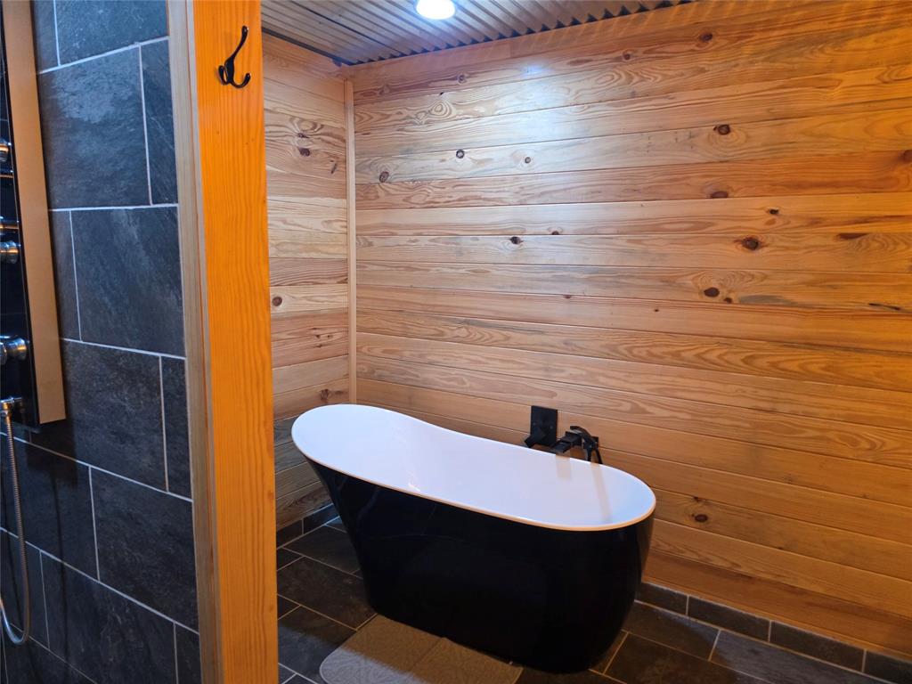 8850 Highway 1200 Boyce, LA 71409 - Photo 9 of 23 a bathroom with a sink and a mirror