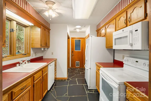 $470,000 | 111 South Valley View Drive, Mars Hill, NC 28754