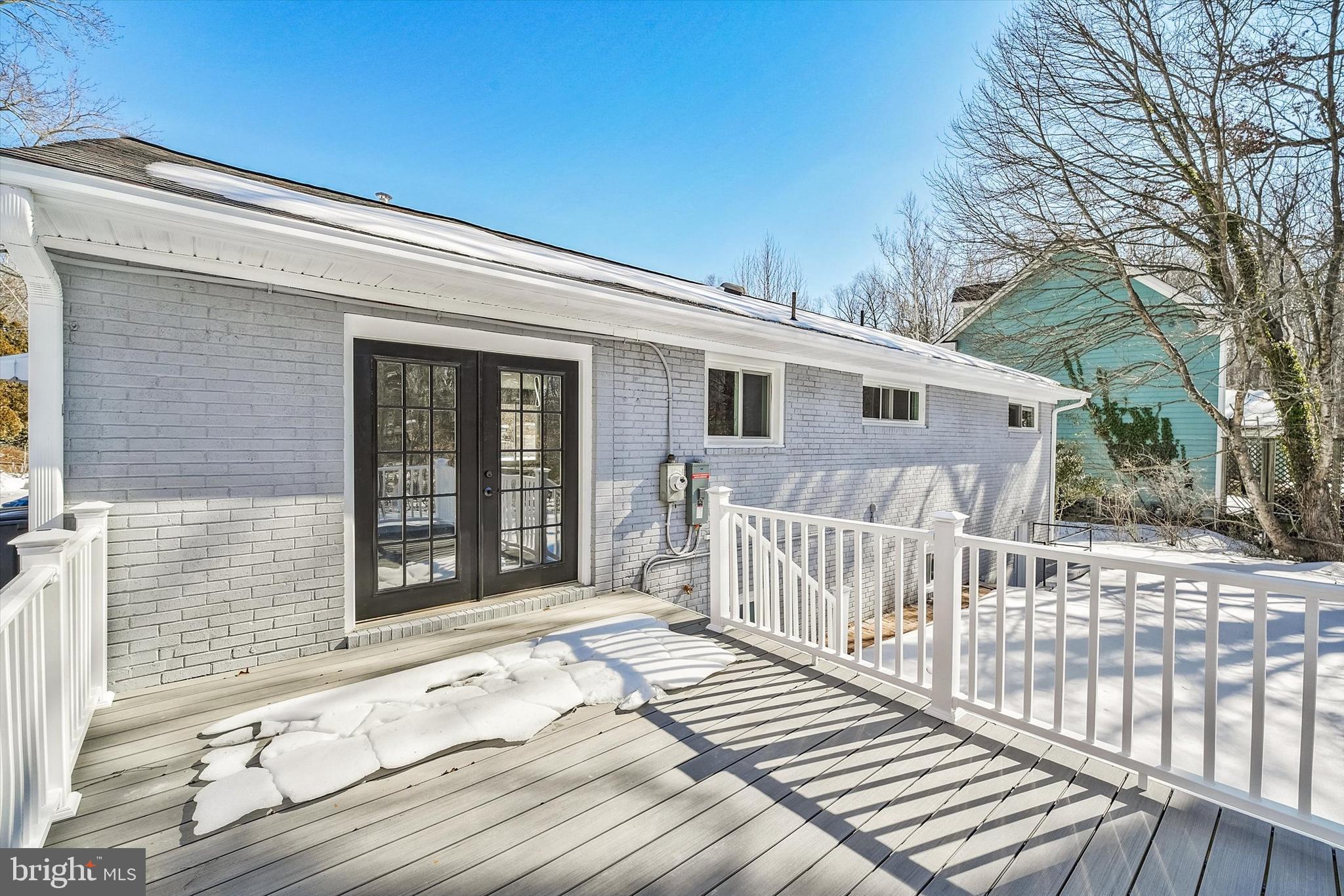 3629 Parklane Road Fairfax, VA 22030 - Photo 40 of 45 a front view of a house with a porch